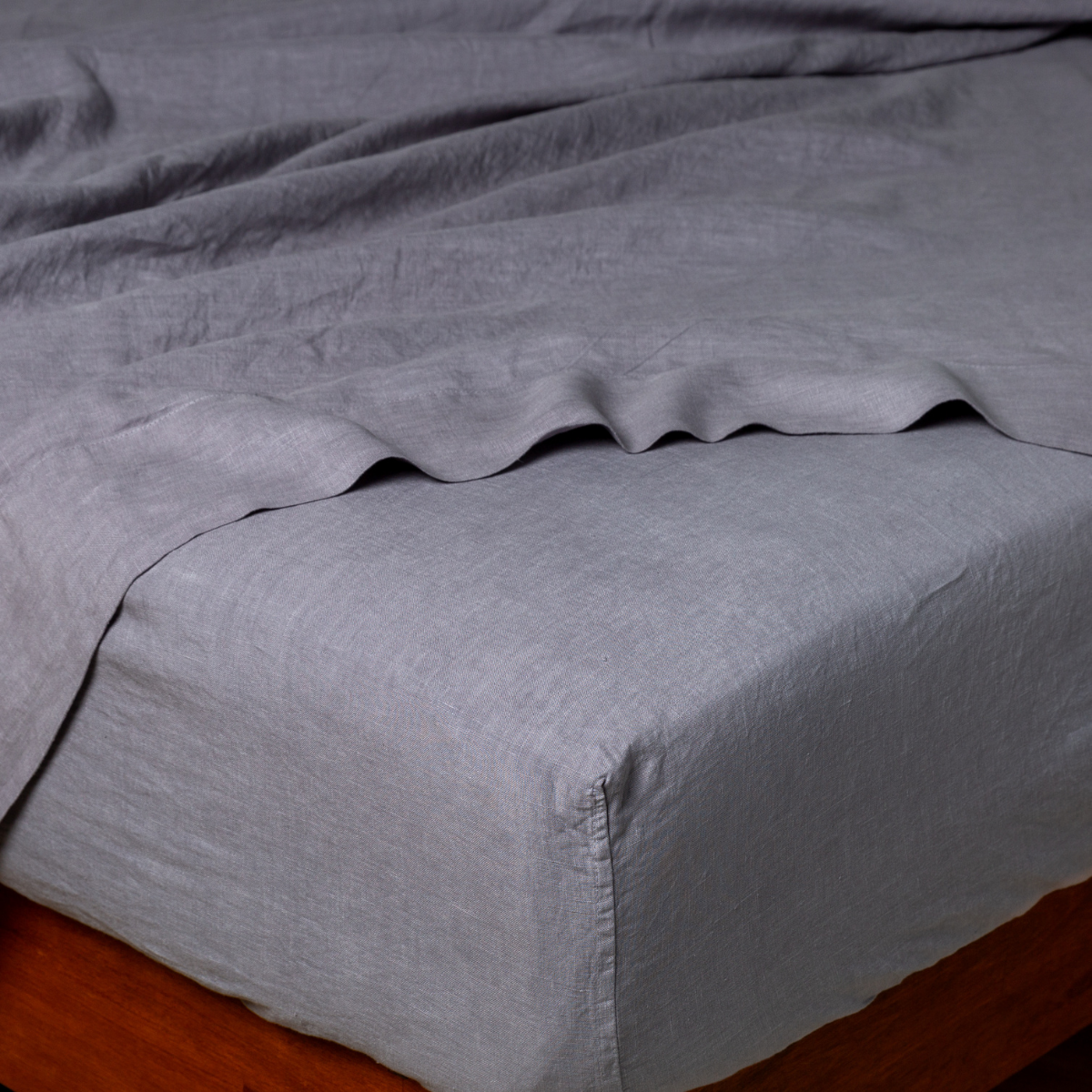 https://www.bellanottelinens.com/cdn/shop/products/Linen-Fitted-Sheet-French-Lavender-1_83b95688-8586-43a1-9851-020099684d6d_2048x2048.png?v=1703613638