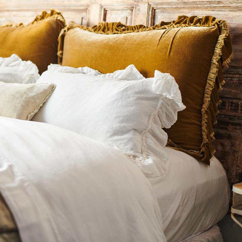 The Secret to Perfect Throw Pillows - The Honeycomb Home